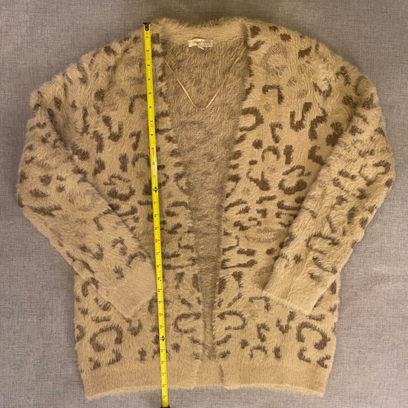 Mystree oversized cardigan sweater, animal (leopard) print, size small. - Picture 8 of 8